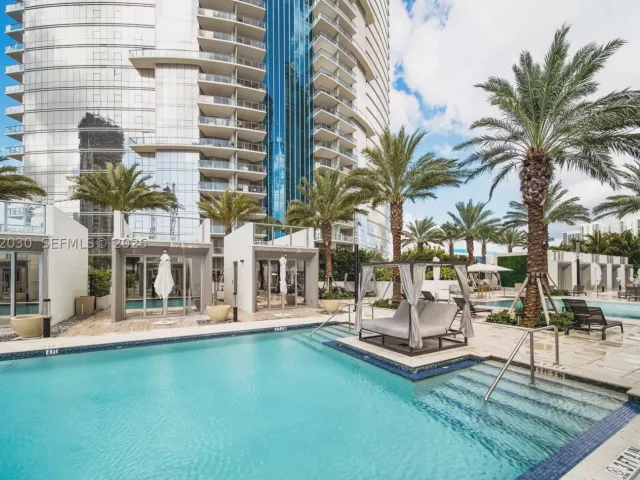 4-bedroom condo for sale in Miami - 851 NE 1st Ave 3211 - MondialRealty