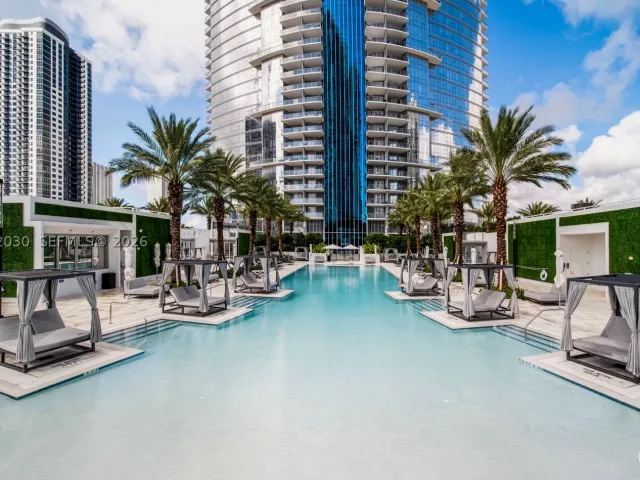 4-bedroom condo for sale in Miami - 851 NE 1st Ave 3211 - MondialRealty