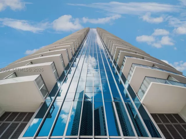 4-bedroom condo for sale in Miami - 851 NE 1st Ave 3211 - MondialRealty