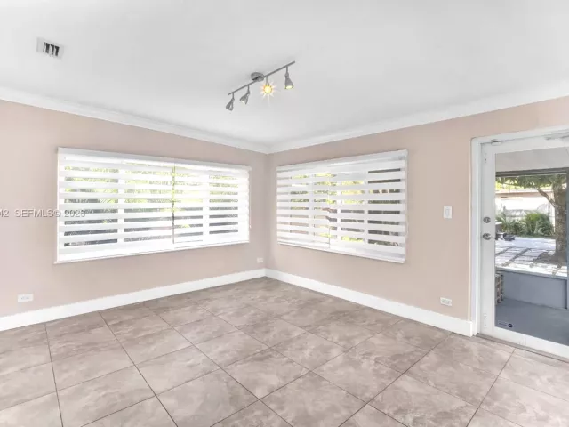 3-bedroom home for rent in Miami - 2537 SW 15th St - MondialRealty