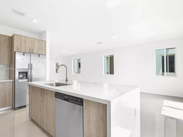 5-bedroom home for rent in Miami - 22431 SW 125 ave 19A - MondialRealty