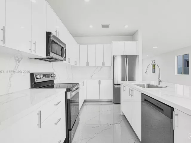 5-bedroom home for sale in Miami - 22555 SW 125th Ave - MondialRealty