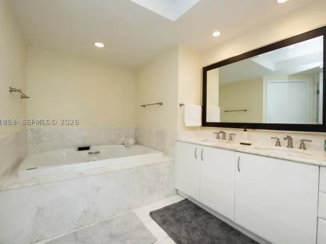 2-bedroom condo for sale in Miami - 1331 Brickell Bay Dr 903 - MondialRealty