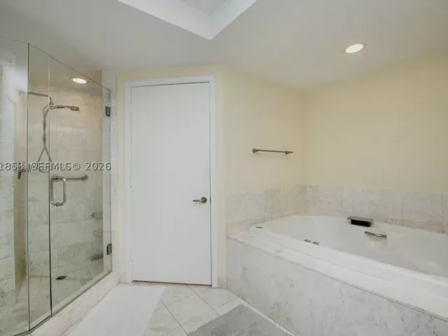 2-bedroom condo for sale in Miami - 1331 Brickell Bay Dr 903 - MondialRealty
