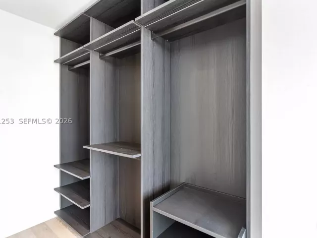 1-bedroom condo for sale in Miami - 20 NE 11th St 3809 - MondialRealty
