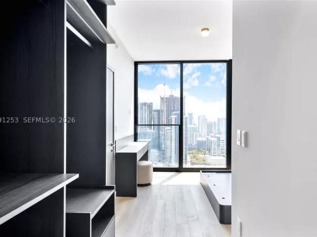 1-bedroom condo for sale in Miami - 20 NE 11th St 3809 - MondialRealty