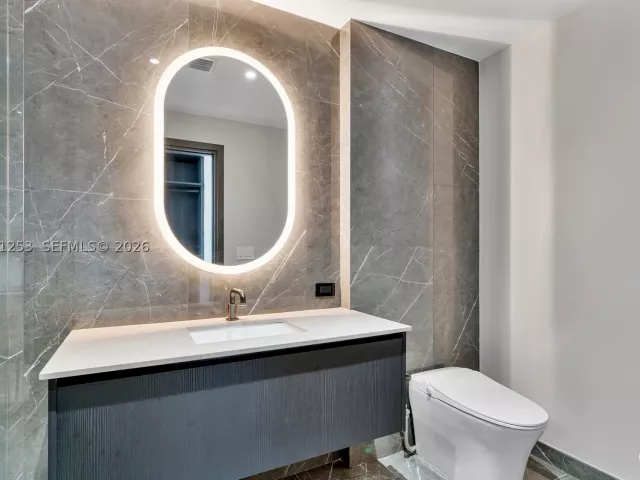 1-bedroom condo for sale in Miami - 20 NE 11th St 3809 - MondialRealty