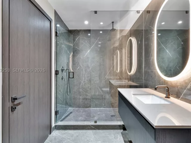 1-bedroom condo for sale in Miami - 20 NE 11th St 3809 - MondialRealty