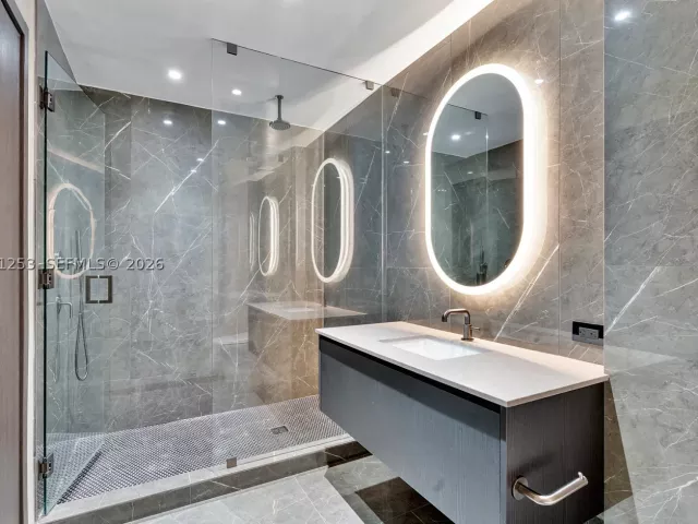 1-bedroom condo for sale in Miami - 20 NE 11th St 3809 - MondialRealty