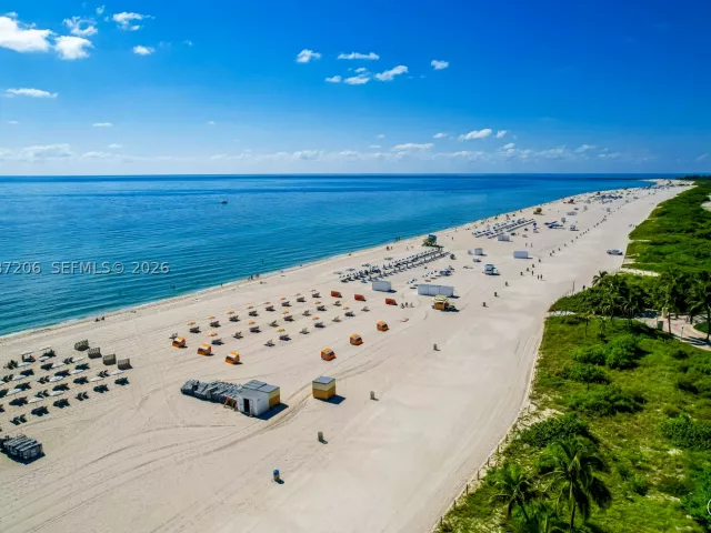 1-bedroom condo for rent in Miami Beach - 1500 Ocean Dr PH-10 - MondialRealty