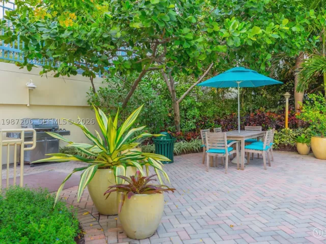 1-bedroom condo for rent in Miami Beach - 1500 Ocean Dr PH-10 - MondialRealty