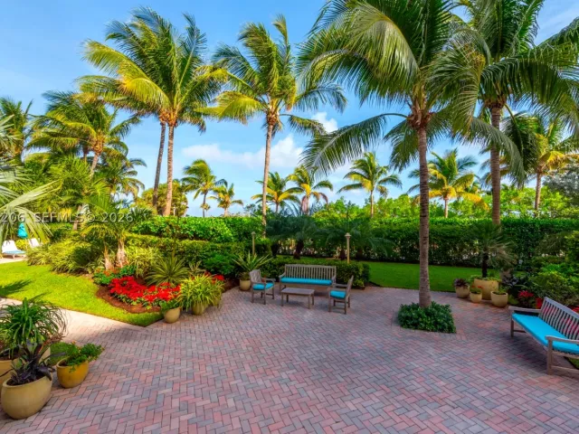 1-bedroom condo for rent in Miami Beach - 1500 Ocean Dr PH-10 - MondialRealty