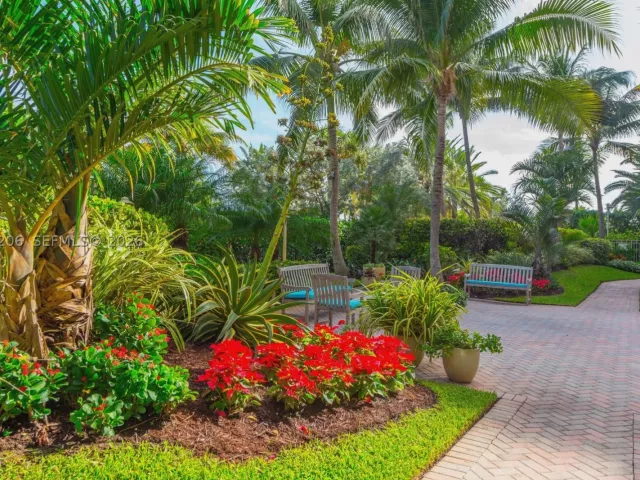 1-bedroom condo for rent in Miami Beach - 1500 Ocean Dr PH-10 - MondialRealty