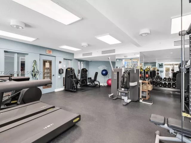1-bedroom condo for rent in Miami Beach - 1500 Ocean Dr PH-10 - MondialRealty