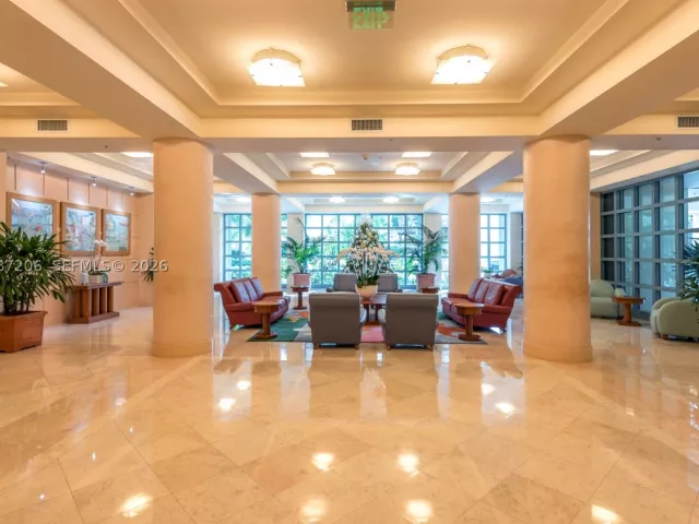 1-bedroom condo for rent in Miami Beach - 1500 Ocean Dr PH-10 - MondialRealty