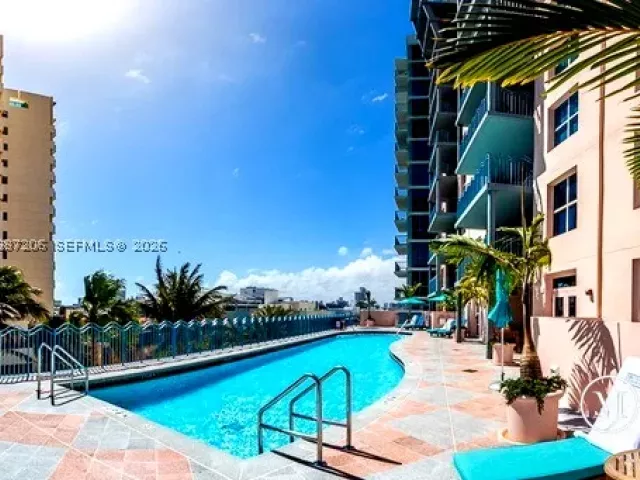 1-bedroom condo for rent in Miami Beach - 1500 Ocean Dr PH-10 - MondialRealty