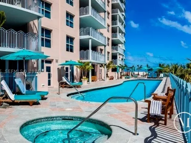 1-bedroom condo for rent in Miami Beach - 1500 Ocean Dr PH-10 - MondialRealty
