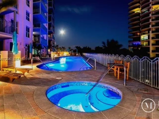 1-bedroom condo for rent in Miami Beach - 1500 Ocean Dr PH-10 - MondialRealty