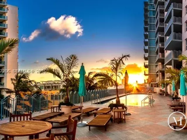1-bedroom condo for rent in Miami Beach - 1500 Ocean Dr PH-10 - MondialRealty