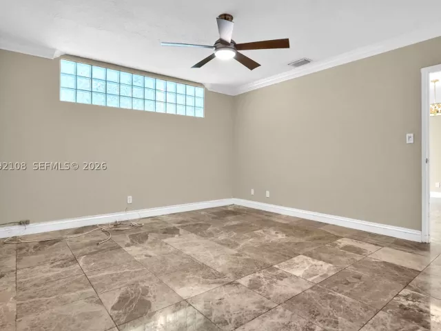 2-bedroom condo for sale in Miami Beach - 5401 Collins Ave 1514 - MondialRealty