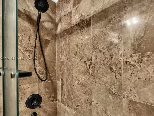 2-bedroom condo for sale in Miami Beach - 5401 Collins Ave 1514 - MondialRealty