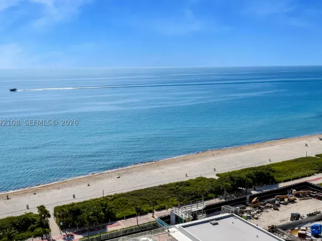 2-bedroom condo for sale in Miami Beach - 5401 Collins Ave 1514 - MondialRealty
