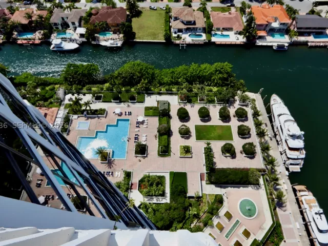 1-bedroom condo for rent in Aventura - 1000 Island Blvd PH2 - MondialRealty