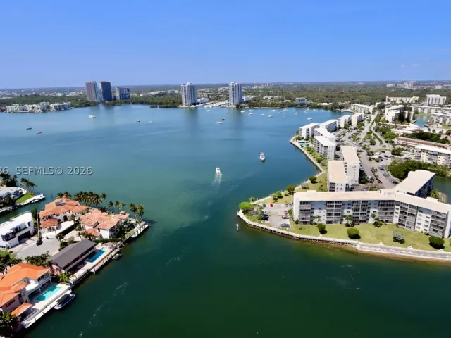 1-bedroom condo for rent in Aventura - 1000 Island Blvd PH2 - MondialRealty