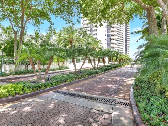 1-bedroom condo for rent in Aventura - 1000 Island Blvd PH2 - MondialRealty
