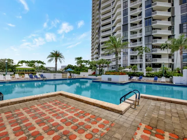 1-bedroom condo for rent in Aventura - 1000 Island Blvd PH2 - MondialRealty
