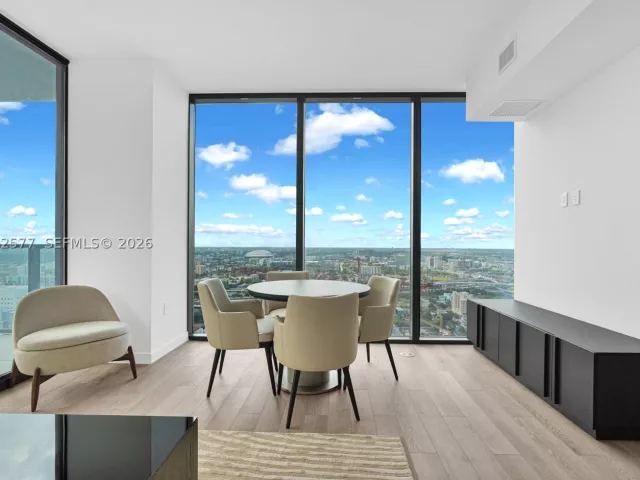 2-bedroom condo for sale in Miami - 20 NE 11th St 2710 - MondialRealty
