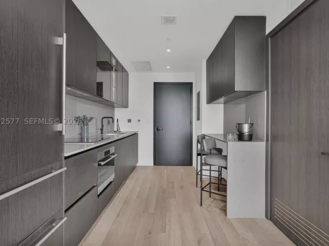 2-bedroom condo for sale in Miami - 20 NE 11th St 2710 - MondialRealty