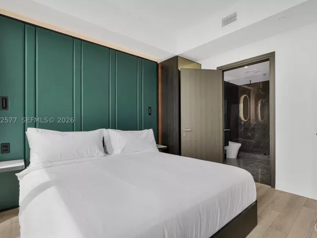 2-bedroom condo for sale in Miami - 20 NE 11th St 2710 - MondialRealty