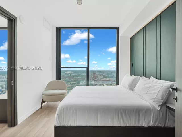 2-bedroom condo for sale in Miami - 20 NE 11th St 2710 - MondialRealty