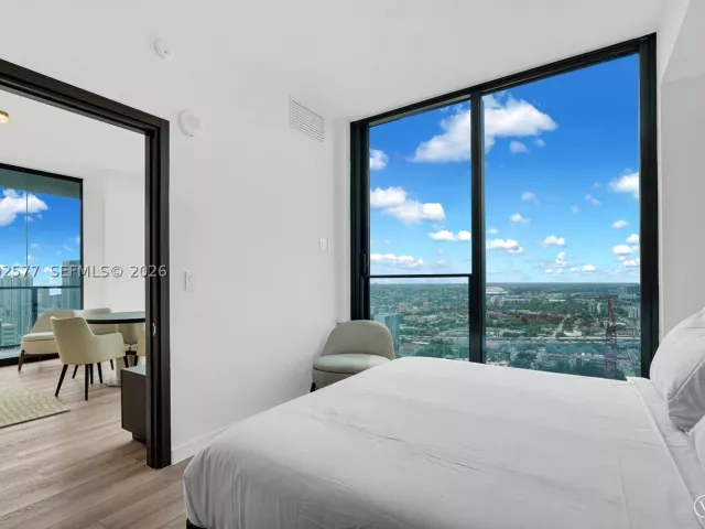 2-bedroom condo for sale in Miami - 20 NE 11th St 2710 - MondialRealty