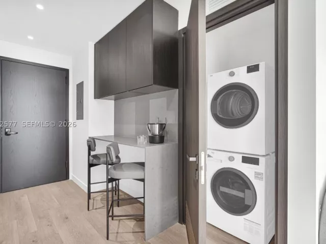 2-bedroom condo for sale in Miami - 20 NE 11th St 2710 - MondialRealty