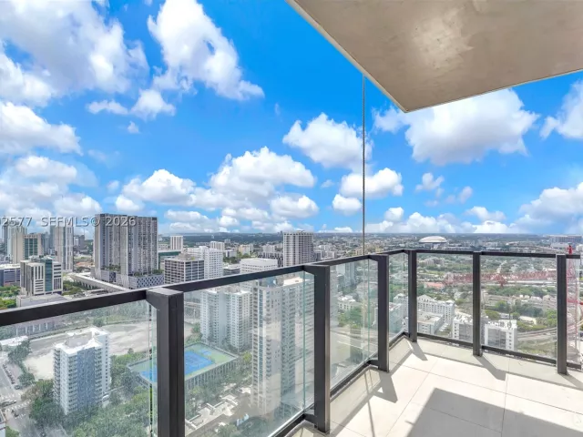 2-bedroom condo for sale in Miami - 20 NE 11th St 2710 - MondialRealty