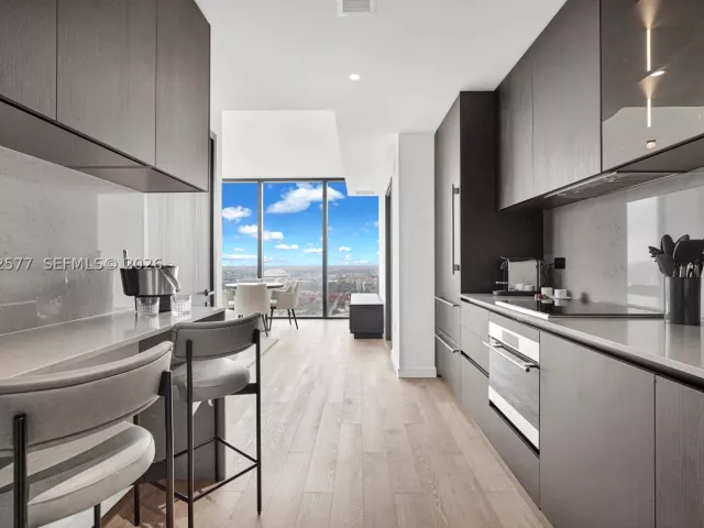 2-bedroom condo for sale in Miami - 20 NE 11th St 2710 - MondialRealty