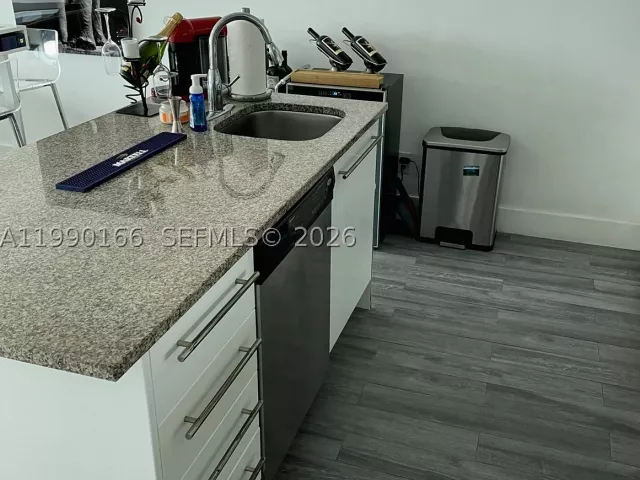 1-bedroom condo for sale in Miami - 888 Biscayne Blvd 1810 - MondialRealty