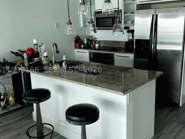 1-bedroom condo for sale in Miami - 888 Biscayne Blvd 1810 - MondialRealty