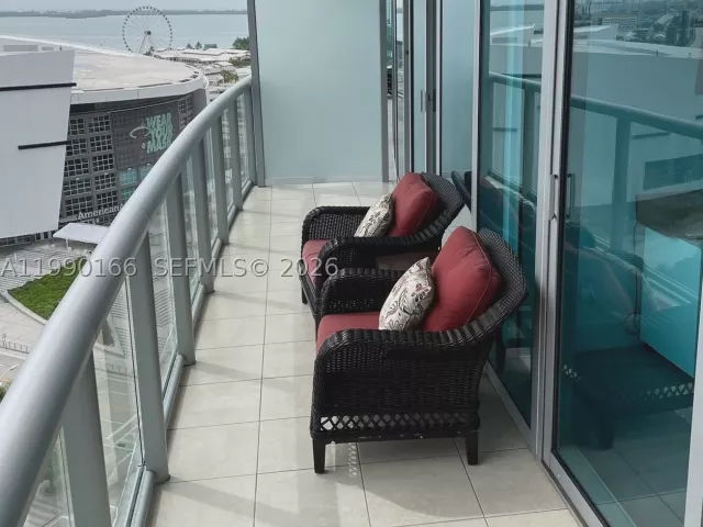 1-bedroom condo for sale in Miami - 888 Biscayne Blvd 1810 - MondialRealty