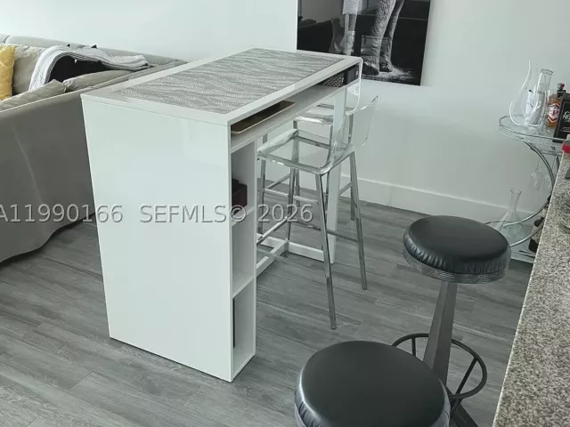 1-bedroom condo for sale in Miami - 888 Biscayne Blvd 1810 - MondialRealty