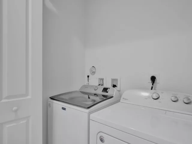 3-bedroom home for sale in Pembroke Pines - 11621 SW 13th Court - MondialRealty