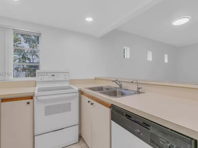 2-bedroom home for sale in Miami - 3599 SW 17th St 3599 - MondialRealty