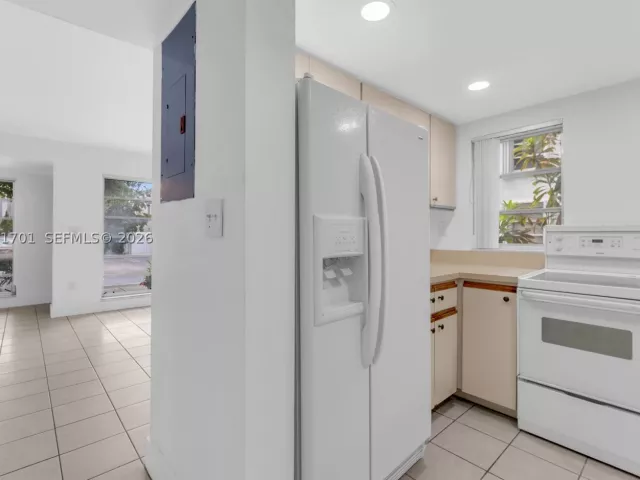 2-bedroom home for sale in Miami - 3599 SW 17th St 3599 - MondialRealty