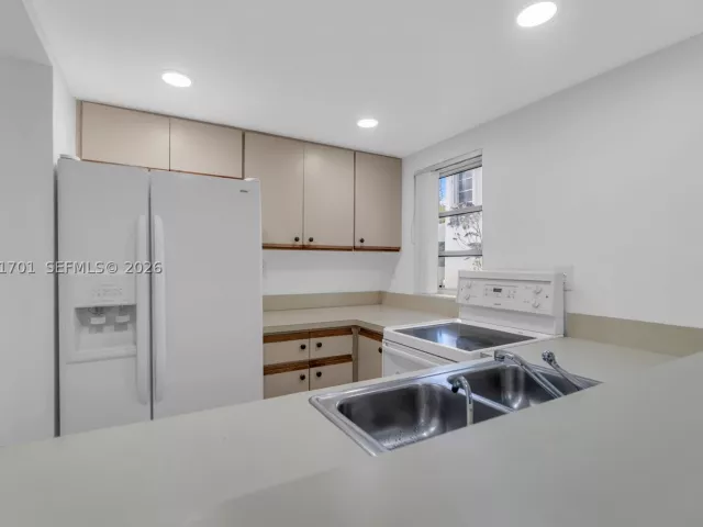 2-bedroom home for sale in Miami - 3599 SW 17th St 3599 - MondialRealty