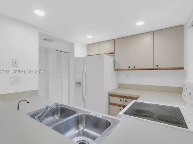 2-bedroom home for sale in Miami - 3599 SW 17th St 3599 - MondialRealty