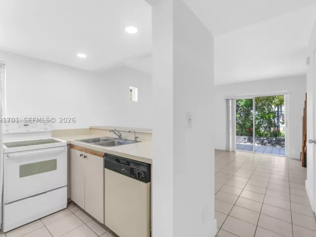 2-bedroom home for sale in Miami - 3599 SW 17th St 3599 - MondialRealty