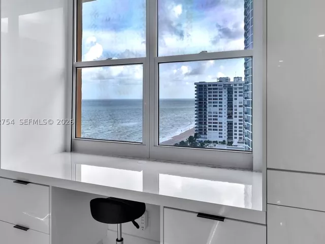 1-bedroom condo for rent in Hollywood - 2501 S Ocean Dr 1515 - MondialRealty