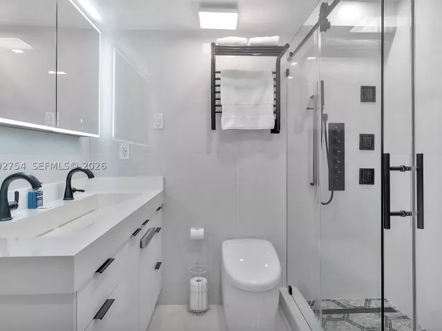 1-bedroom condo for rent in Hollywood - 2501 S Ocean Dr 1515 - MondialRealty